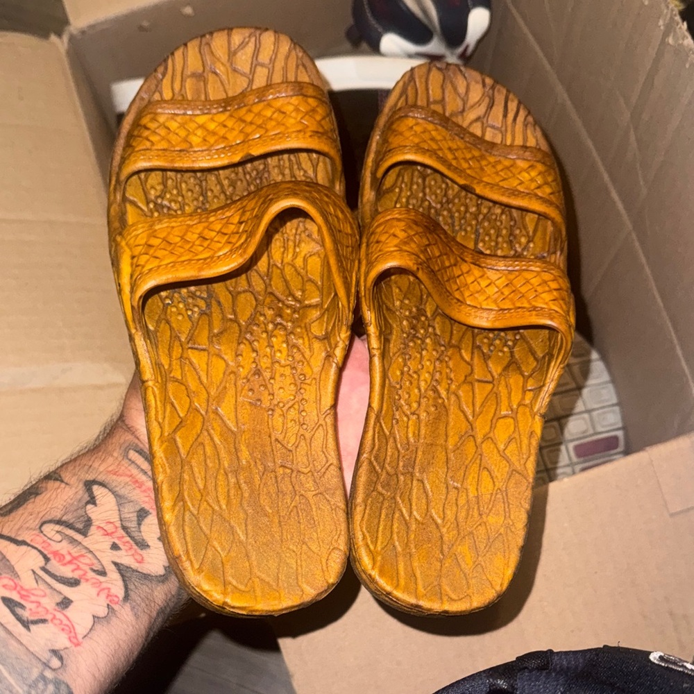 Pali Hawaii Textured Tan Slide Sandals